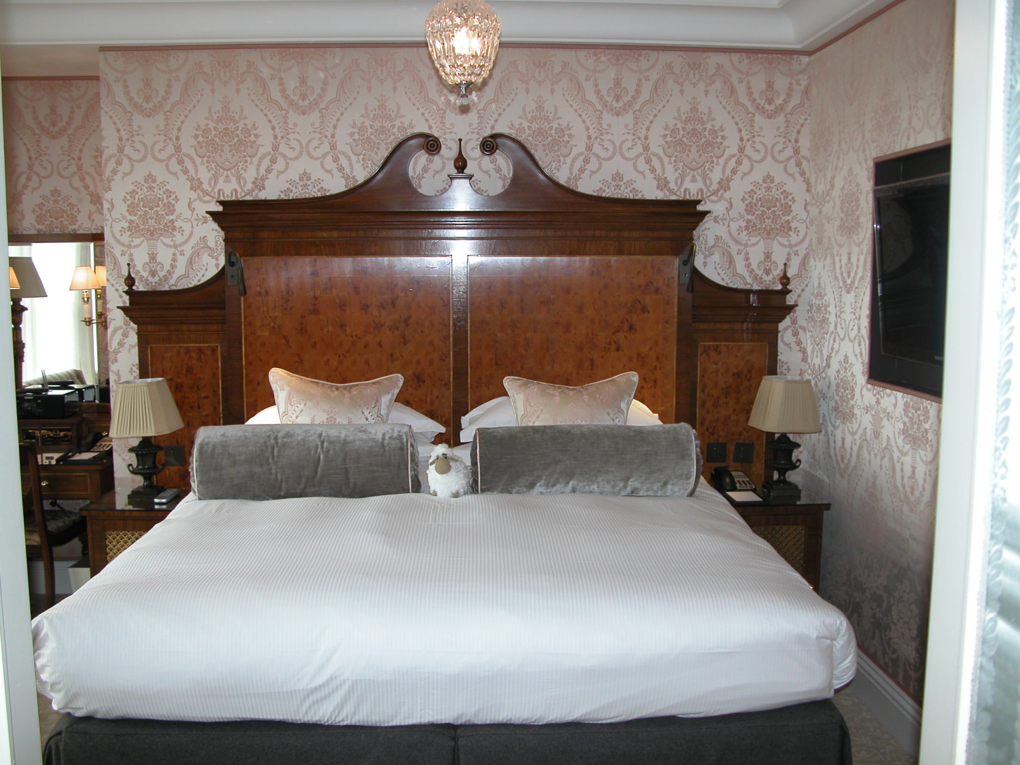 Goring Hotel Regency headboard