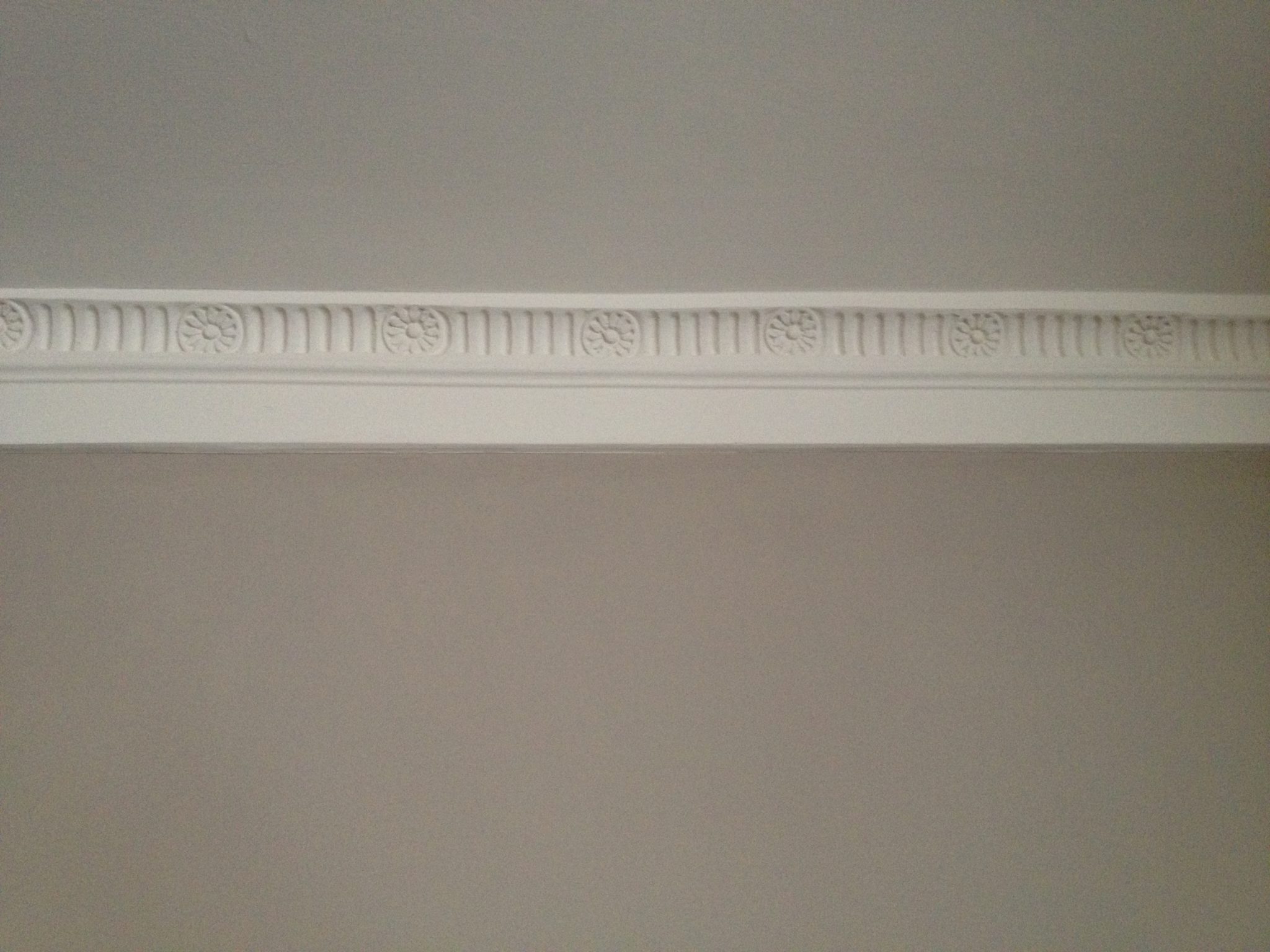 Delightfully delicate but oh so pretty cornice in the sitting room. And gorgeously mellow wall colour.