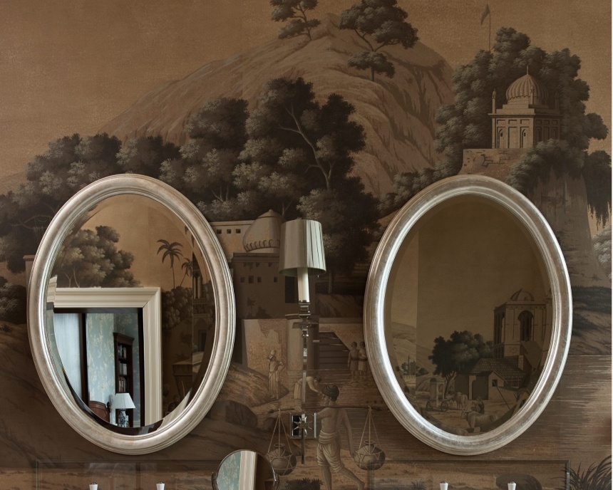 Dramatic bespoke wallpaper in Georgian bathroom