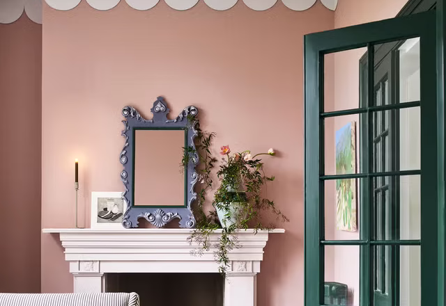 Georgian inspired paint scheme with contemporary scalloped cornice. Credit Good housekeeping Annie Sloan Paint