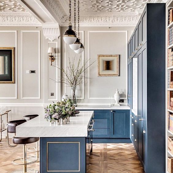 Georgian panelling with highlighted details