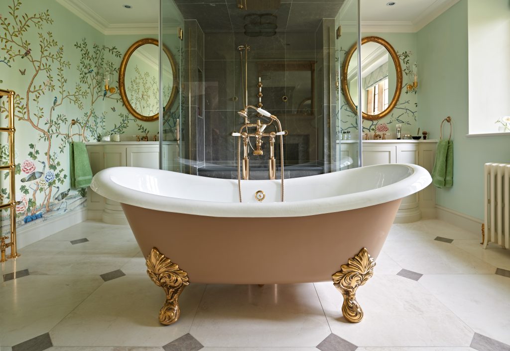 Cotswold-Manor-House_Chinoiserie-bathroom