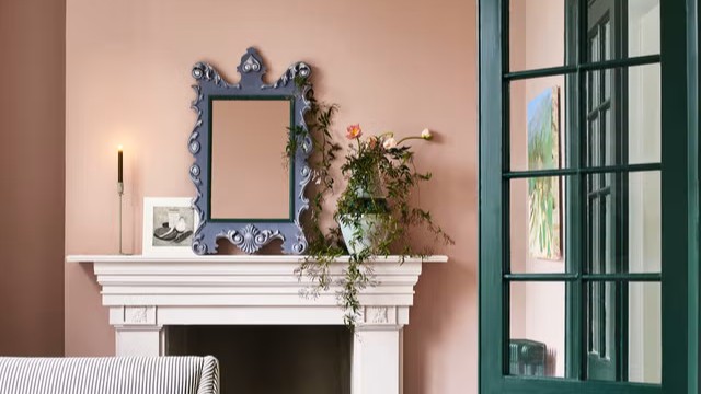 Good-housekeeping-Annie-Sloan-Paint Georgian inspired paint scheme with contemporary scalloped cornice. Credit Good housekeeping Annie Sloan Paint