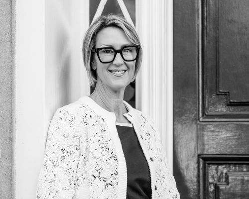Sarah Latham Interior Designer Black and whire portrait photo of Sarah Latham Interior Designer