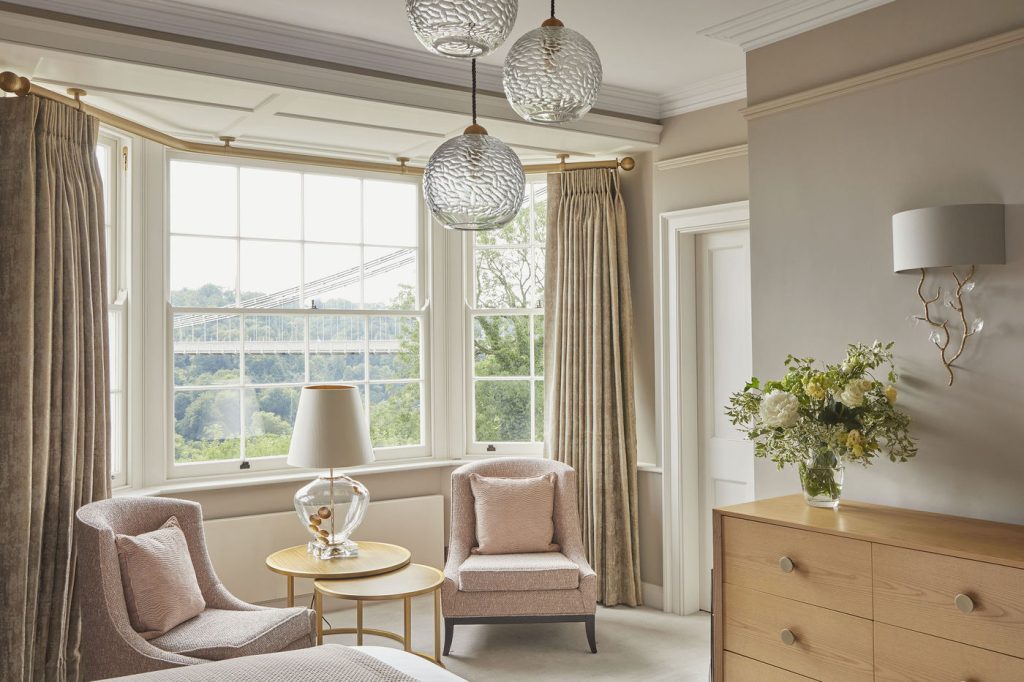 classic-contemporary-townhouse-bedroom-bay-window-01