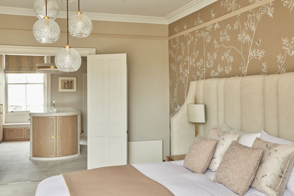 classic-contemporary-townhouse-bedroom-dressing-room-01