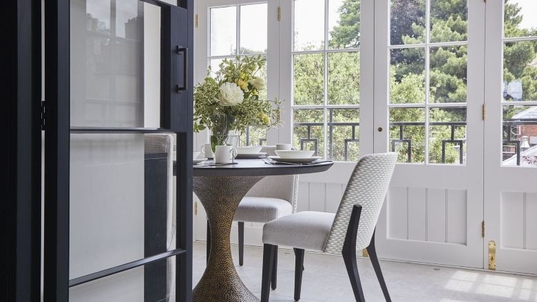 classic-contemporary-townhouse-breakfast-room-01
