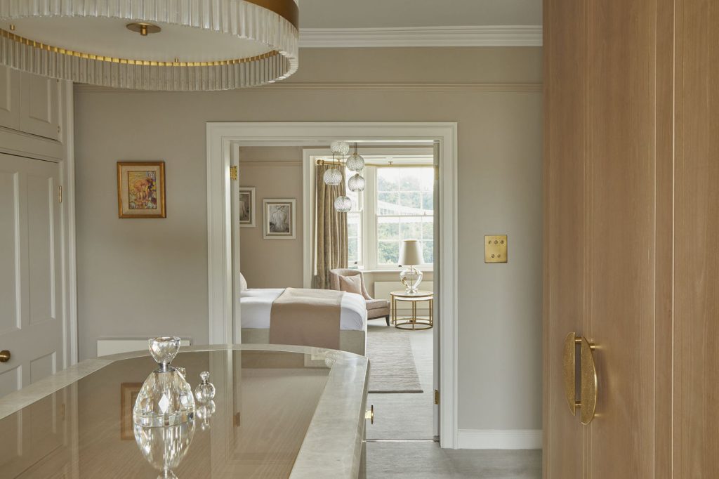 classic-contemporary-townhouse-dressing-room-01