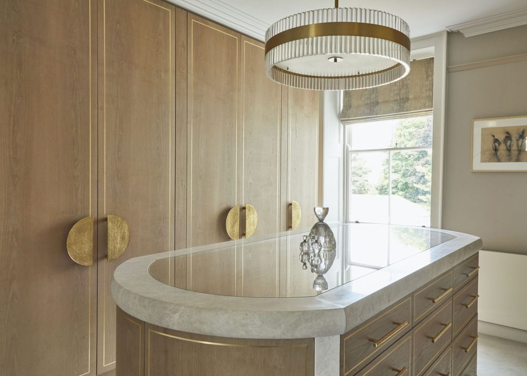 classic-contemporary-townhouse-dressing-room-island-01
