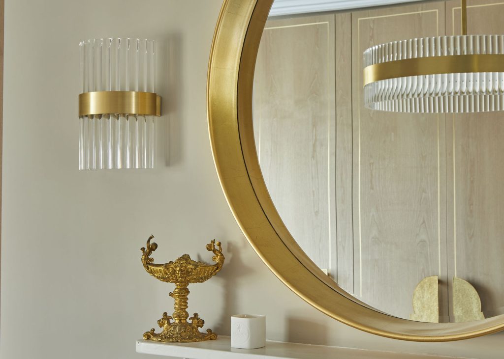 classic-contemporary-townhouse-dressing-room-mirror-01