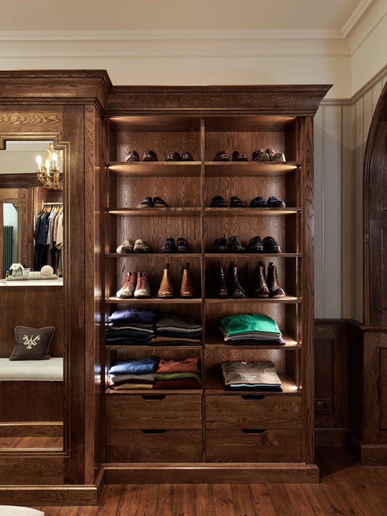 Dressing Room Design with Etons of Bath