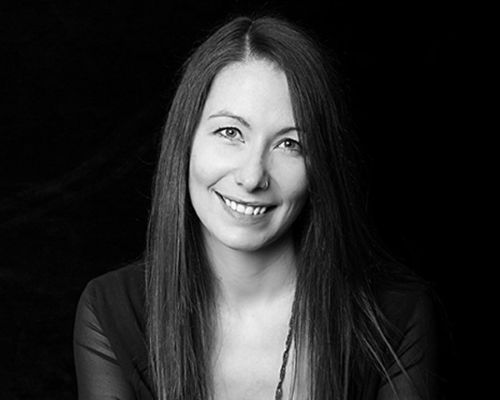 Dawn Pirie Interior Designer Black and whire portrait photo of Dawn Pirie Interior Designer