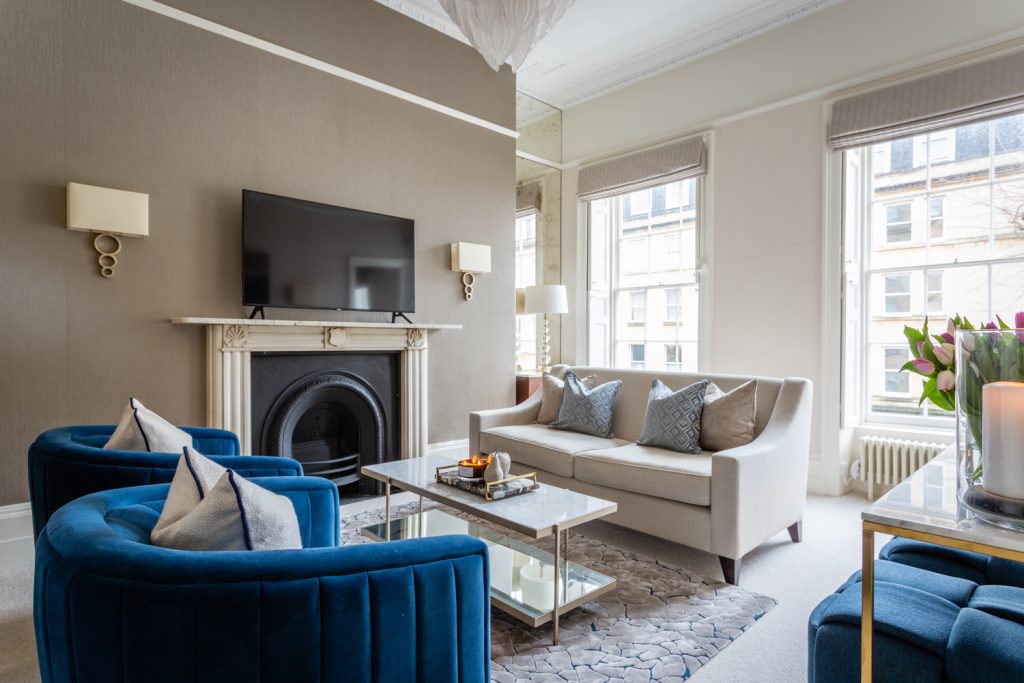 georgian-apartment-blueandneutraldrawing-rooom-01