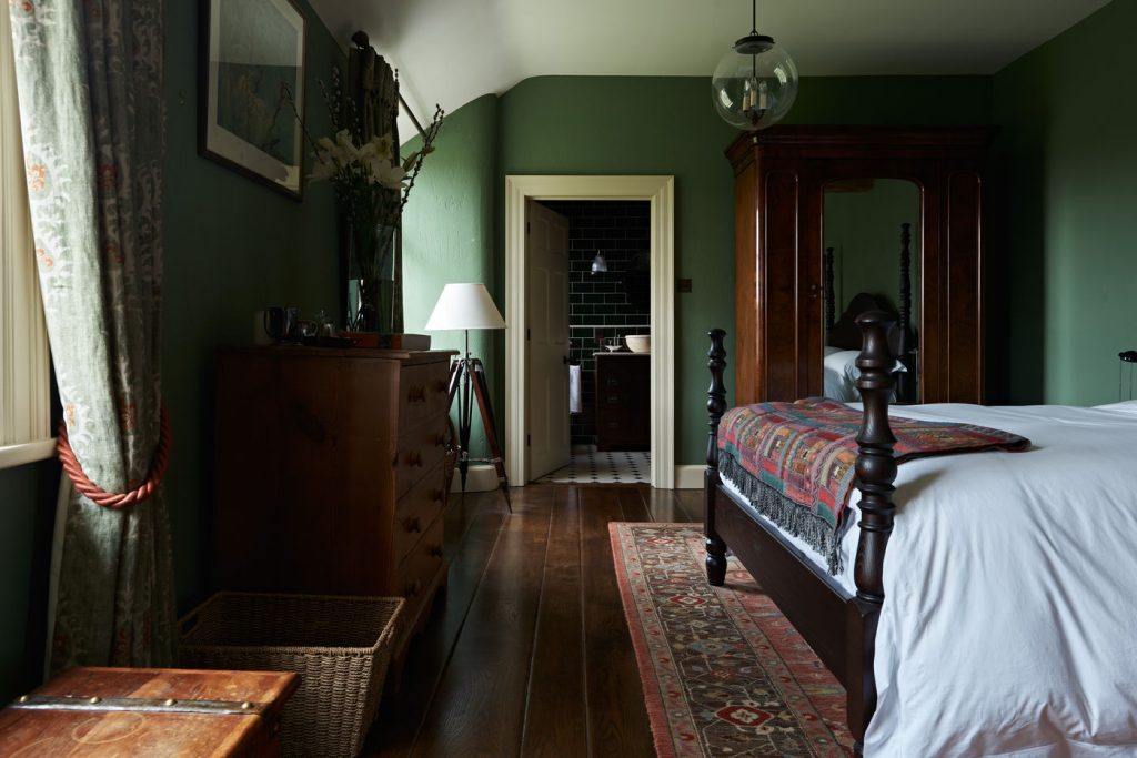 georgian-rectory-green-bedroom-19