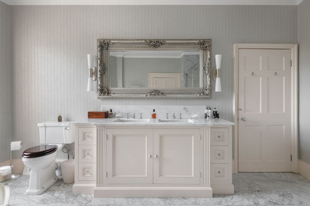 grade-i-listed-townhouse-bathroom-08
