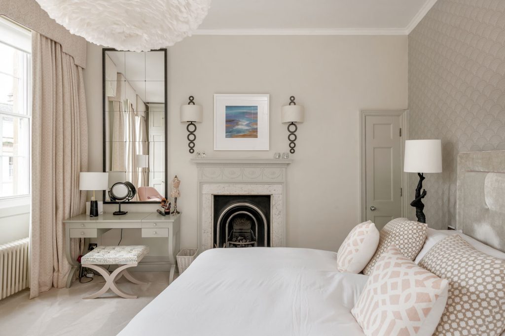grade-i-listed-townhouse-bedroom-06