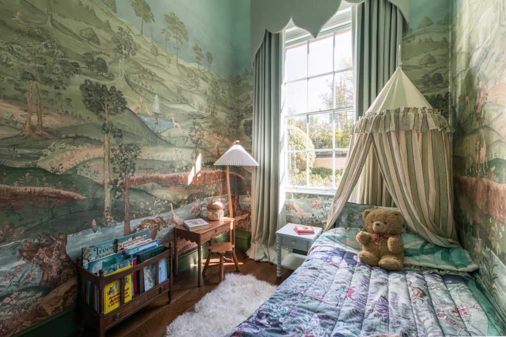 magical-georgian-bedroom-07