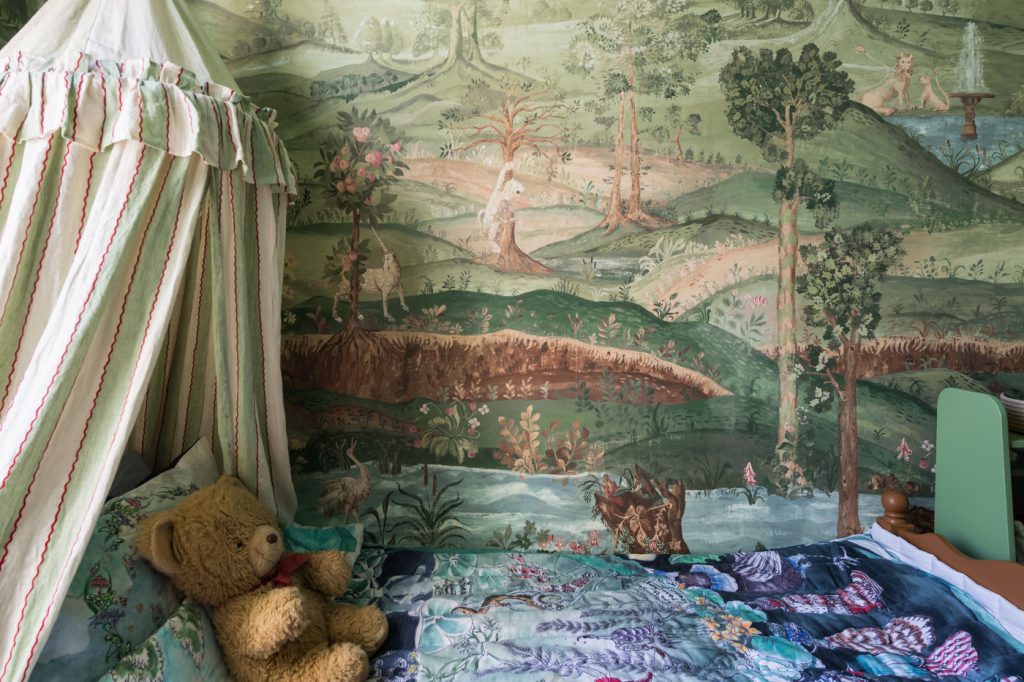 magical-georgian-bedroom-10
