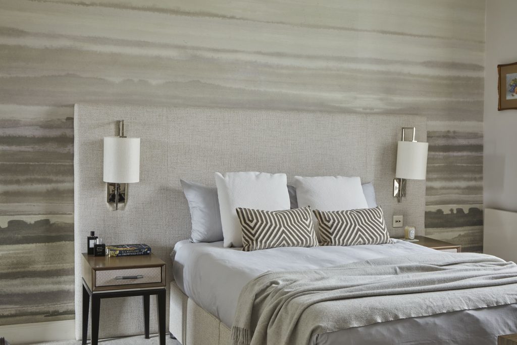 Contemporary-Townhouse-His-Bedroom2