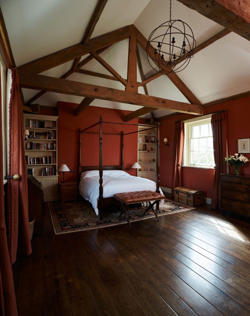 Georgian-bedroom-red