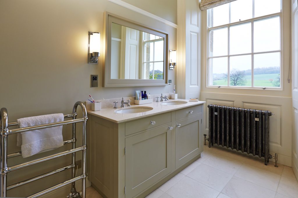Georgian-country-house-vanity-unit