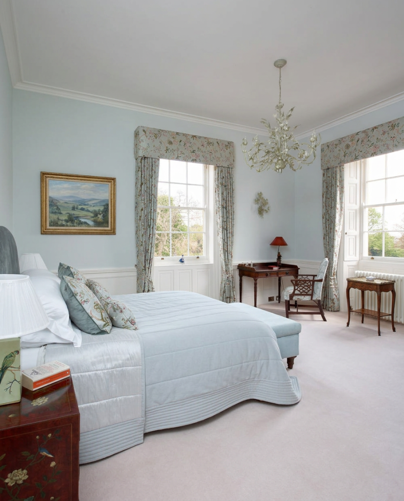 Georgian-rectory-green-guest-bedroom