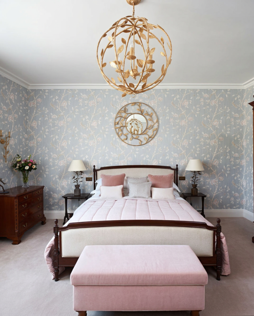 Georgian-rectory-guest-bedroom-blue-and-pink