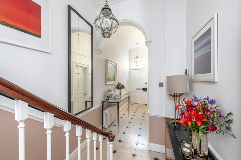 Grade-1-listed-townhouse-hallway